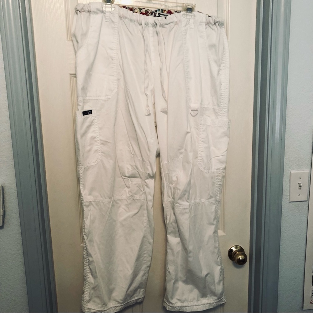 🍭 White Scrub Pants